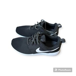 Women’s Nike - size 7